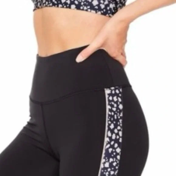 Jessica Simpson Slimtek High Waisted Black Animal Print Leggings NWT Size M - Picture 2 of 15